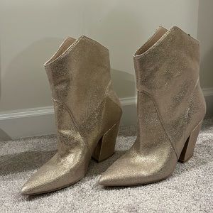 Dolce Vita Nestly Boots In Gold Shimmer